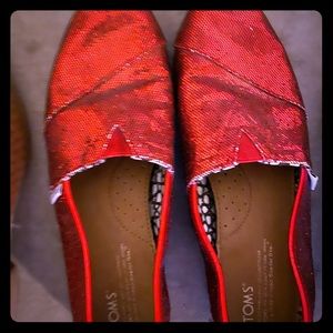 New Toms in ruby red